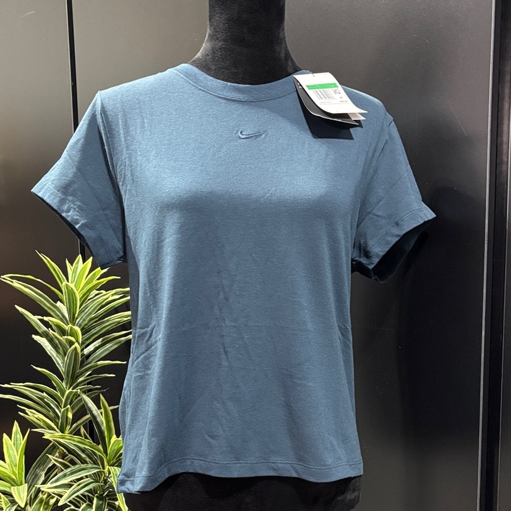 Nike Slim Fit Short length,crew neck,embroidered logo,teal, soft,athletic,casual